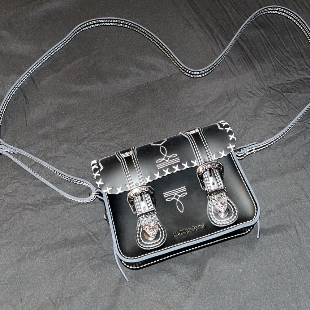 Dr. Martens 7 INCH GOTHIC AMERICANA LEATHER CROSSBODY BAG BLACK USED